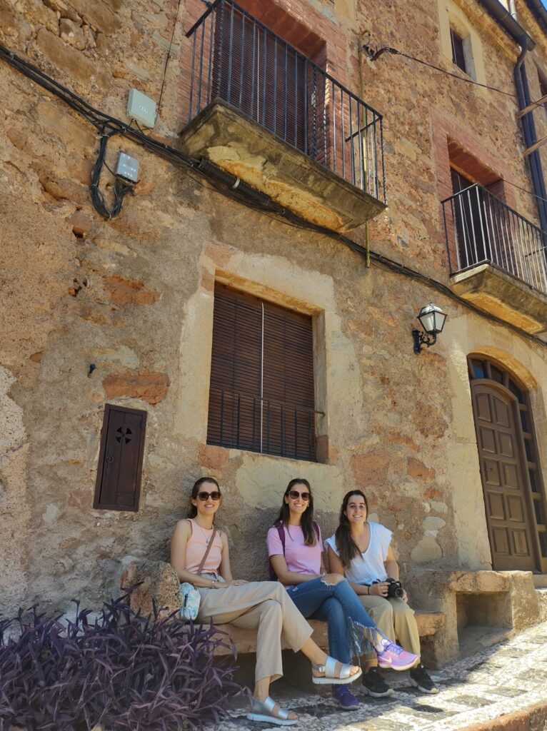 Natalia Abal, Cecilia Bozzi y
Sofía Santangelo (Catequistas)