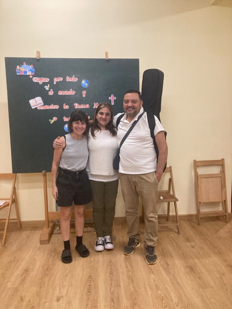 Mariela junto a Daniel y Verónica (Catequista)